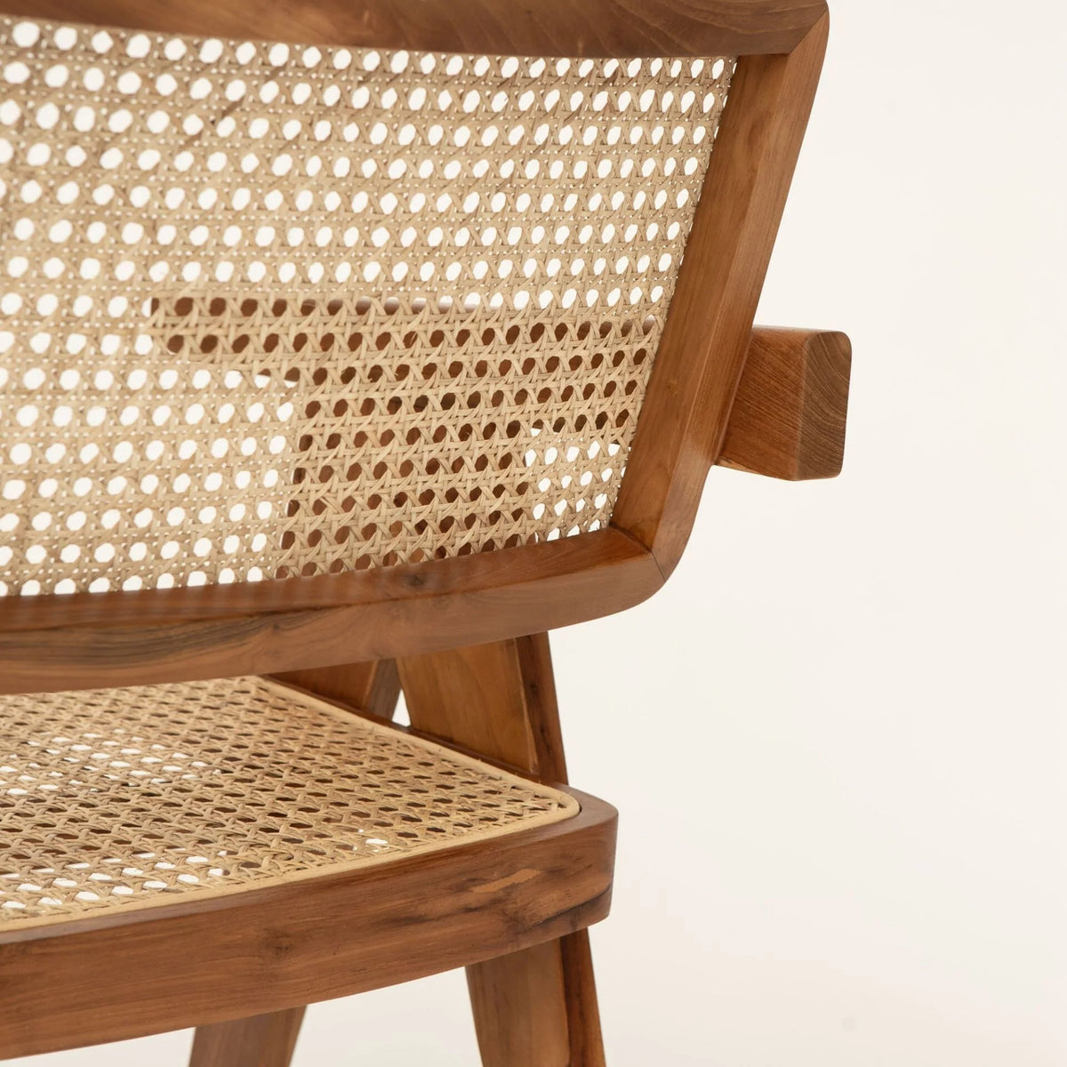 Vilu chair house of makana maldives