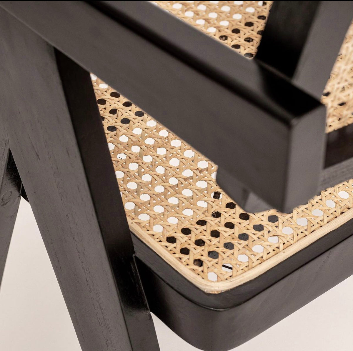 pierre jeanneret Vilu chair house of makana maldives